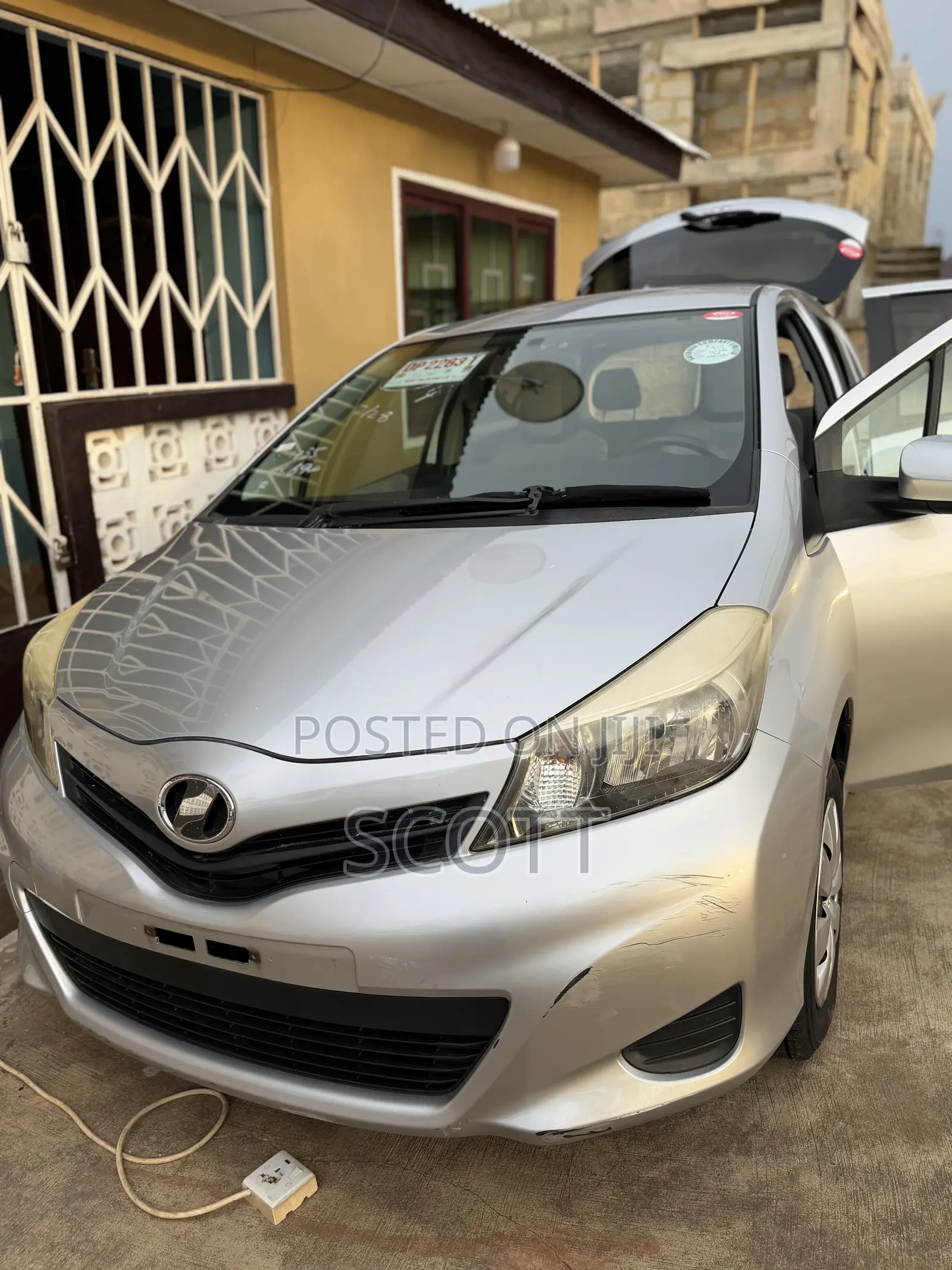 Toyota Vitz 1.3 AWD 5dr 2012 Silver