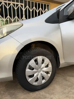 Toyota Vitz 1.3 AWD 5dr 2012 Silver