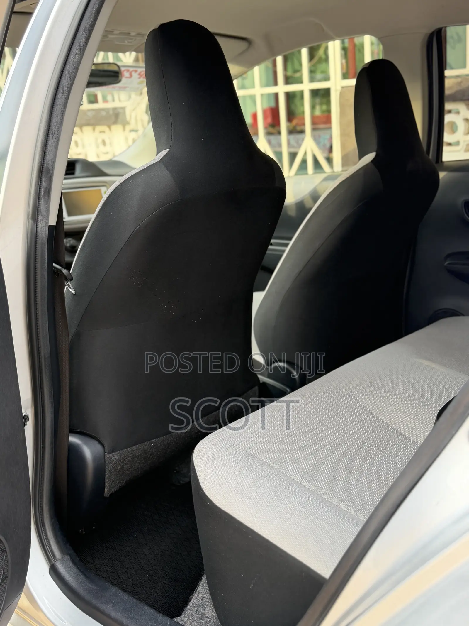 Toyota Vitz 1.3 AWD 5dr 2012 Silver