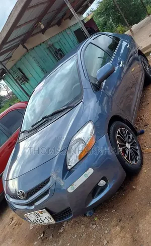 Toyota Yaris Base Sedan 4dr 2010 Blue