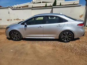 Toyota Corolla LE 2021 Silver
