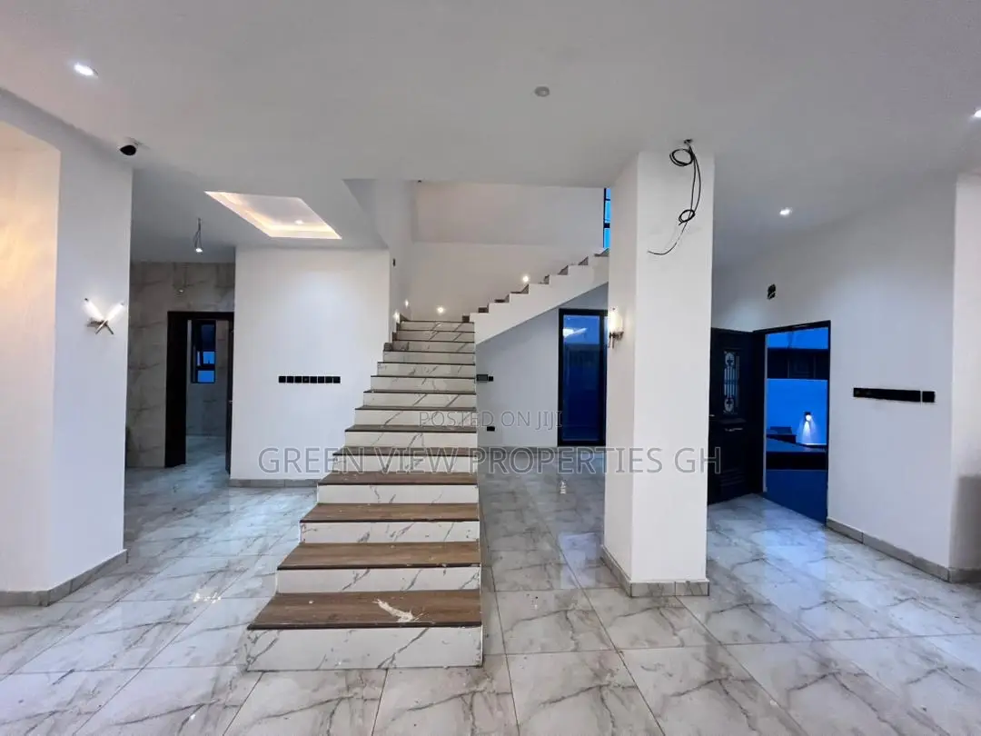 4bdrm Duplex in East Legon for sale