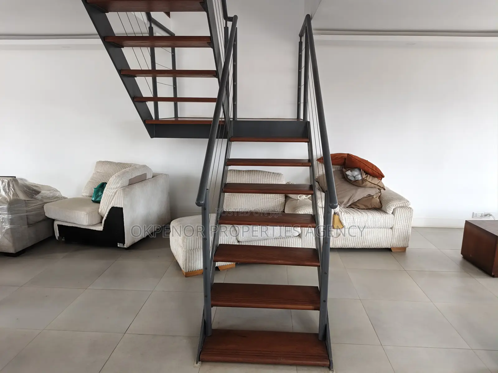 3bdrm House in Opposite Labone Road, Accra Metropolitan for sale