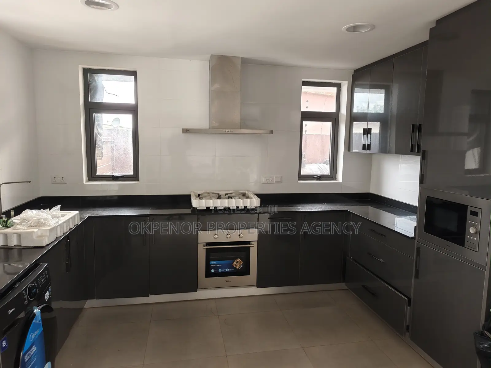 3bdrm House in Opposite Labone Road, Accra Metropolitan for sale