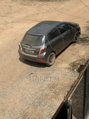 Toyota Yaris L Hatchback 5dr 2012 Gray