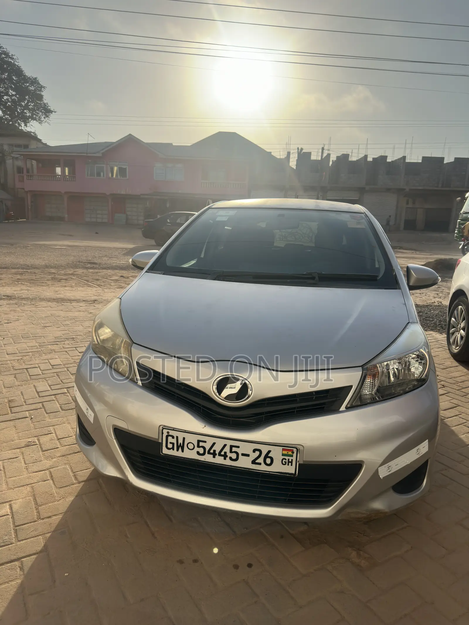Toyota Vitz 1.3 FWD 5dr 2013 Silver
