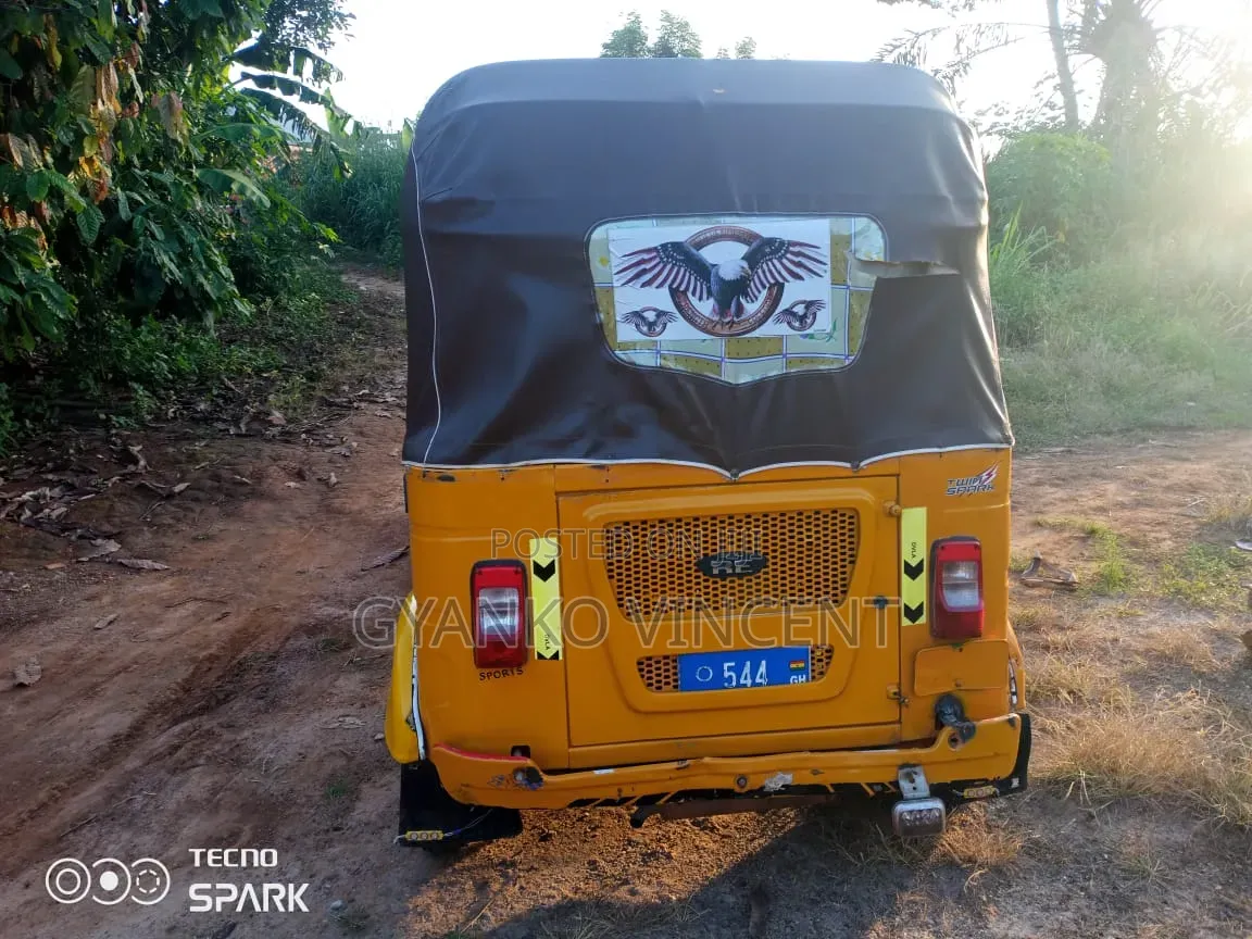 Bajaj RE 2025 Yellow