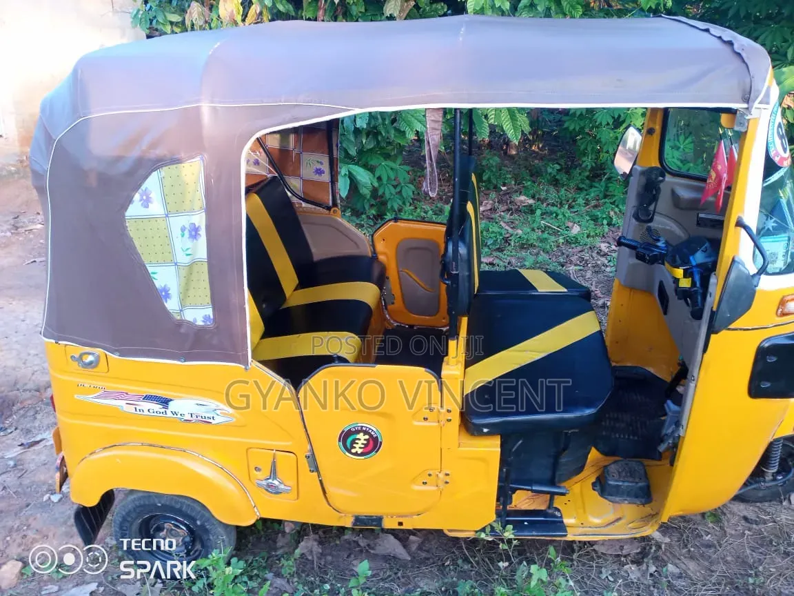 Bajaj RE 2025 Yellow