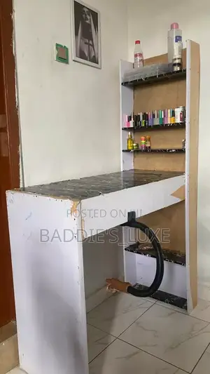 Nail Table
