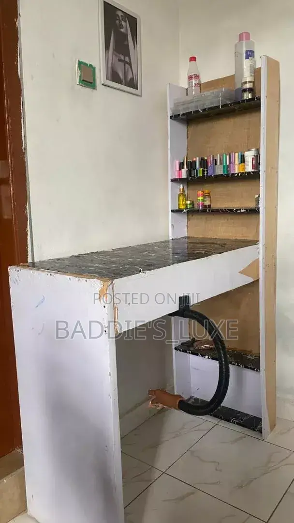 Nail Table
