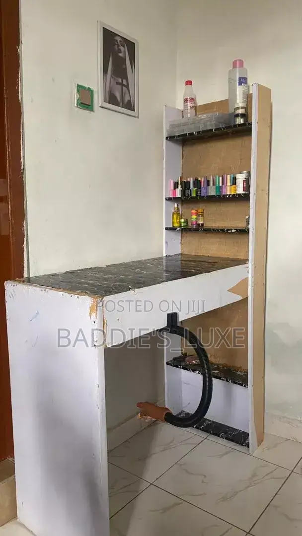 Nail Table