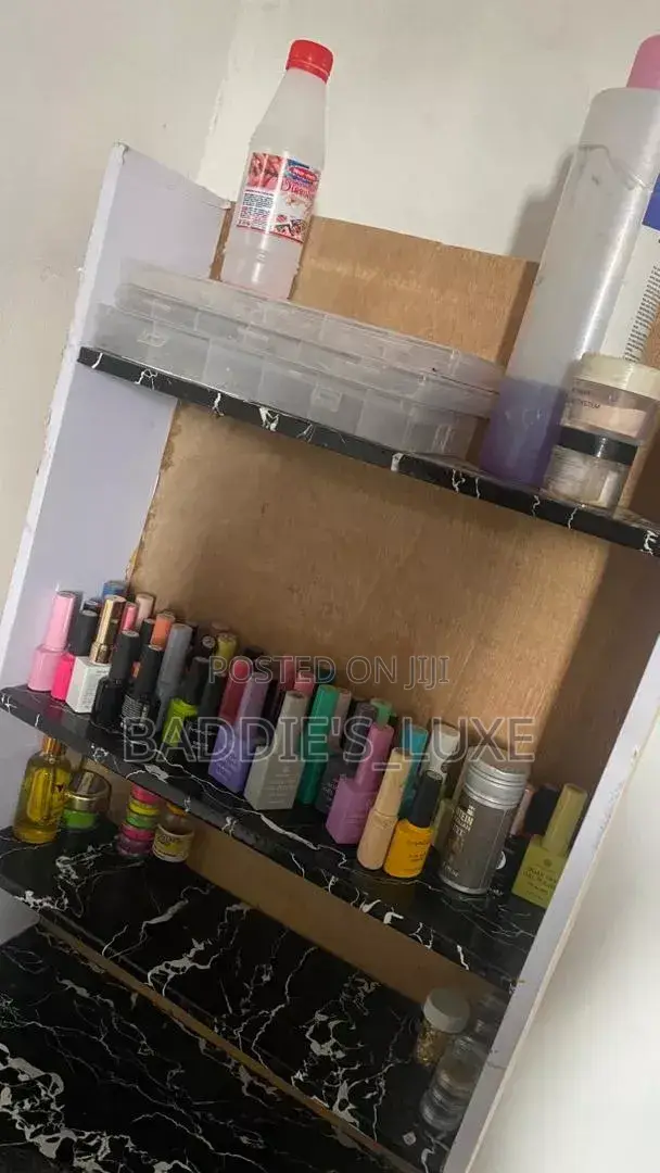 Nail Table