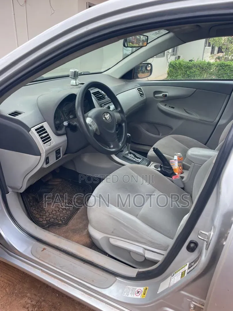 Toyota Corolla LE Special Edition 4dr Sedan (1.8L 4cyl 4A) 2013 Silver