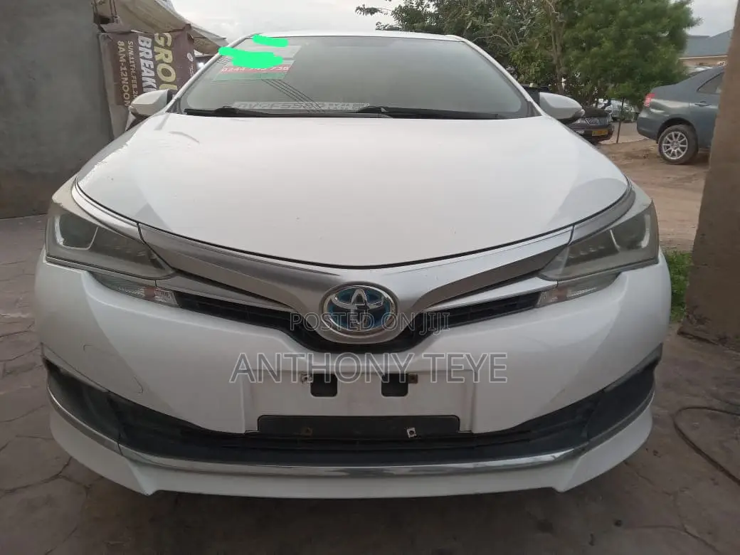 Toyota Corolla Hybrid 2023 White