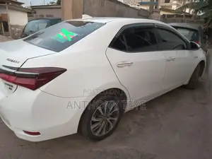 Toyota Corolla Hybrid 2023 White