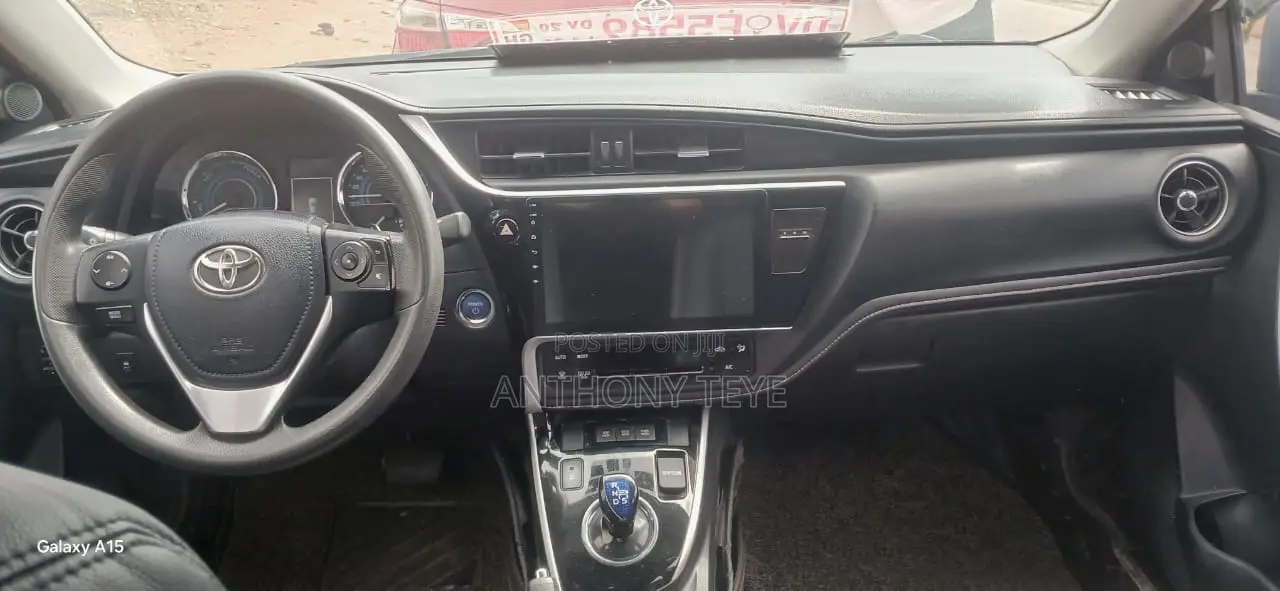 Toyota Corolla Hybrid 2023 White