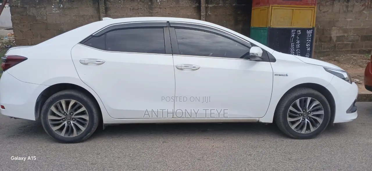 Toyota Corolla Hybrid 2023 White