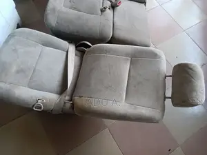 Toyota Voxy Middle Seat