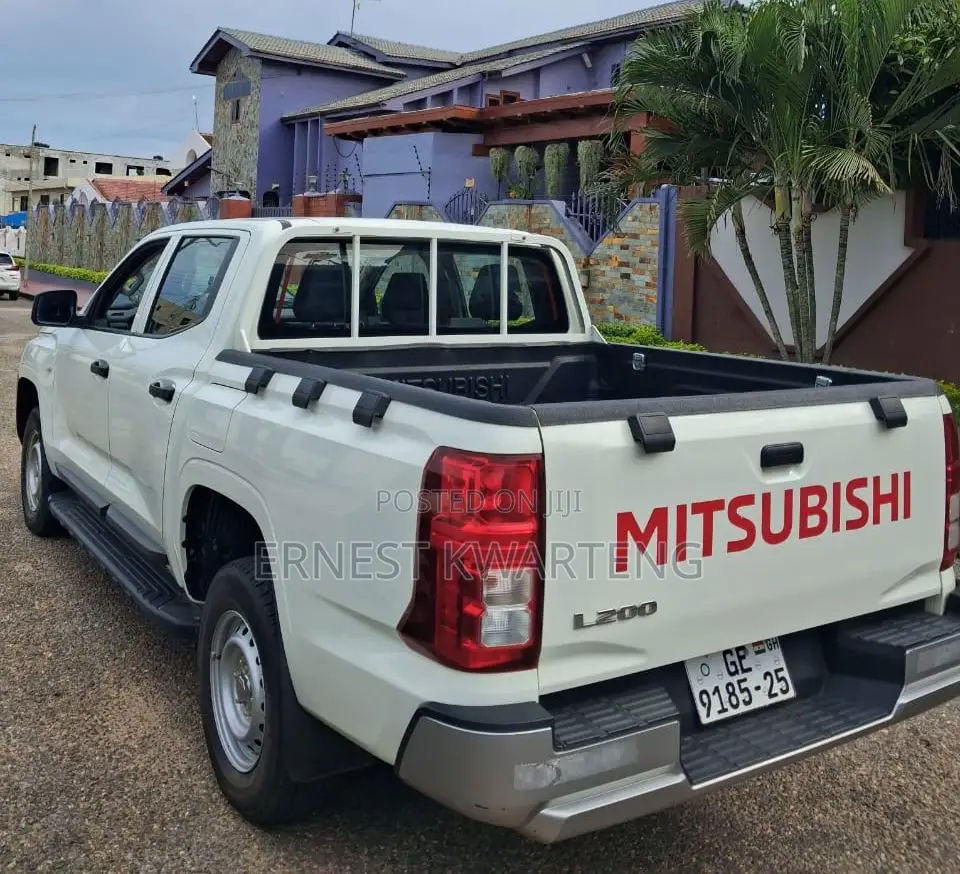 Mitsubishi L200 2024 White