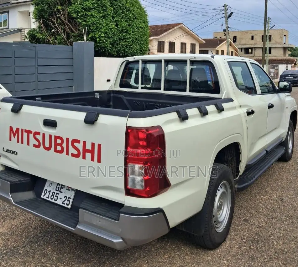 Mitsubishi L200 2024 White
