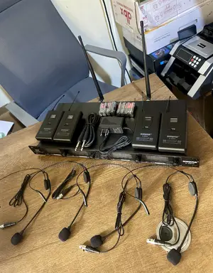 Shure U-8900 Wireless 4-in-1 Head Microphone Bundle