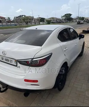Toyota Yaris iA 1.5 FWD 2017 White
