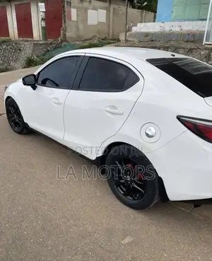 Toyota Yaris iA 1.5 FWD 2017 White