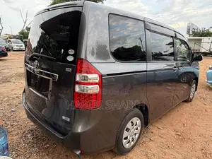Toyota Noah 2.0 158hp FWD (8 Seater) 2011 Gray