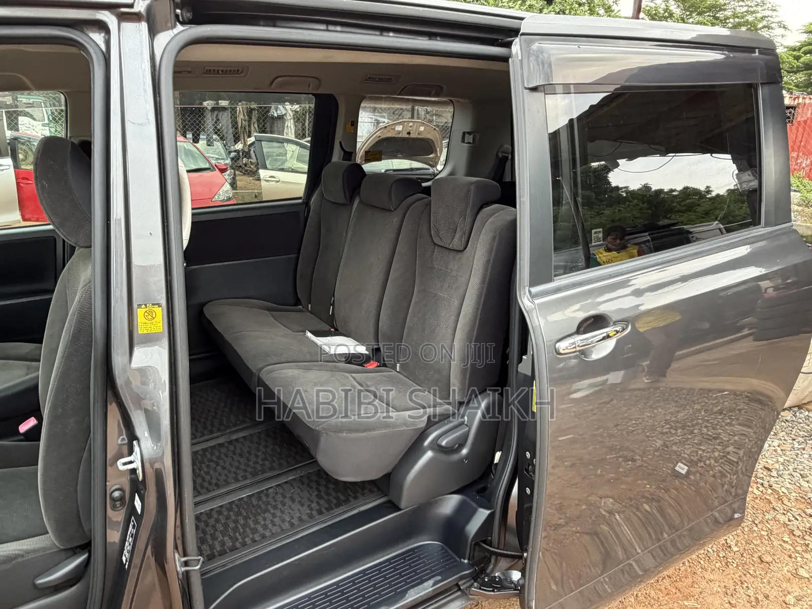Toyota Noah 2.0 158hp FWD (8 Seater) 2011 Gray