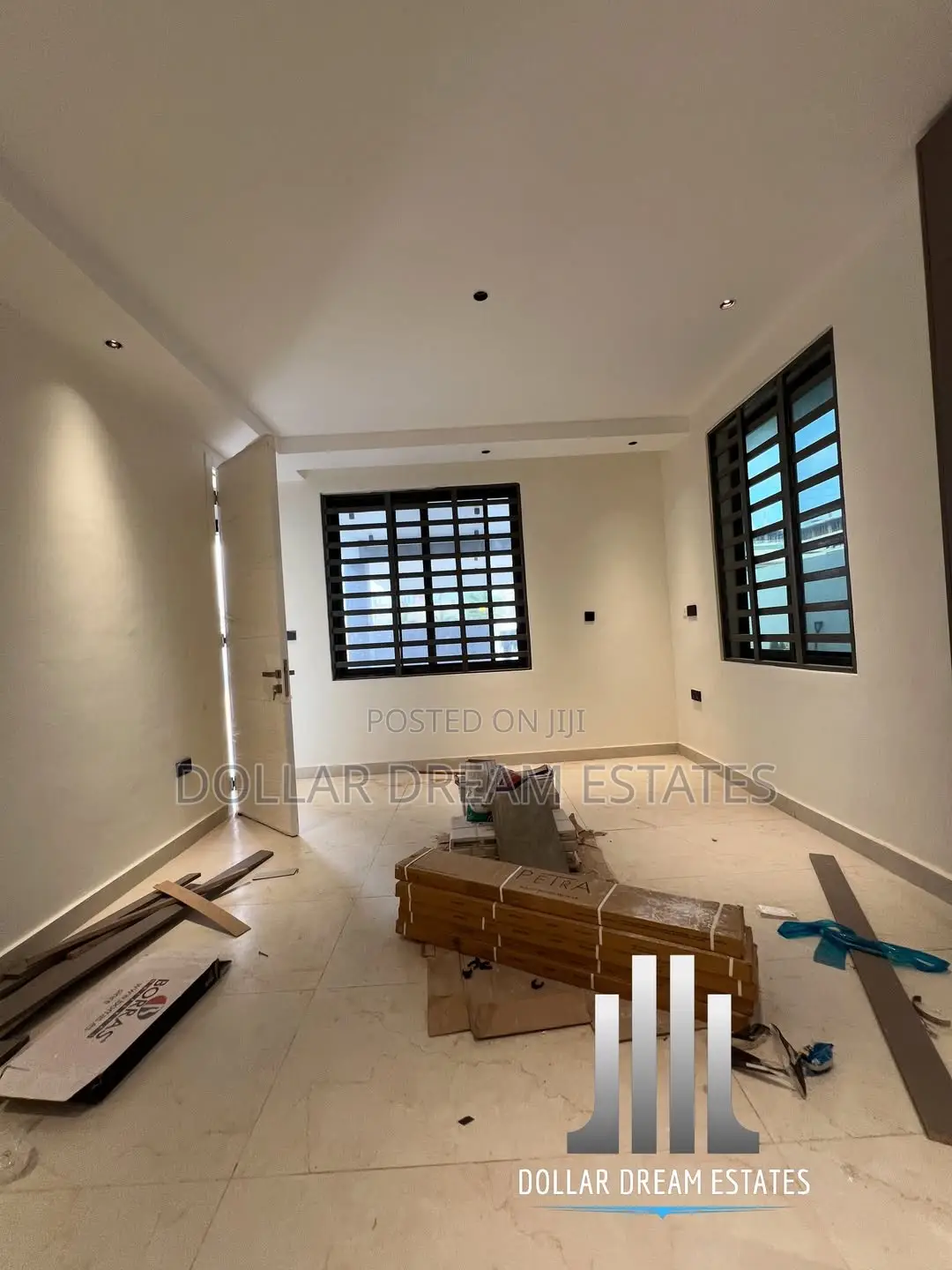 4bdrm Townhouse / Terrace in Airport Residential Area for rent