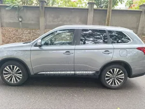 Mitsubishi Outlander SEL FWD 2020 Gray
