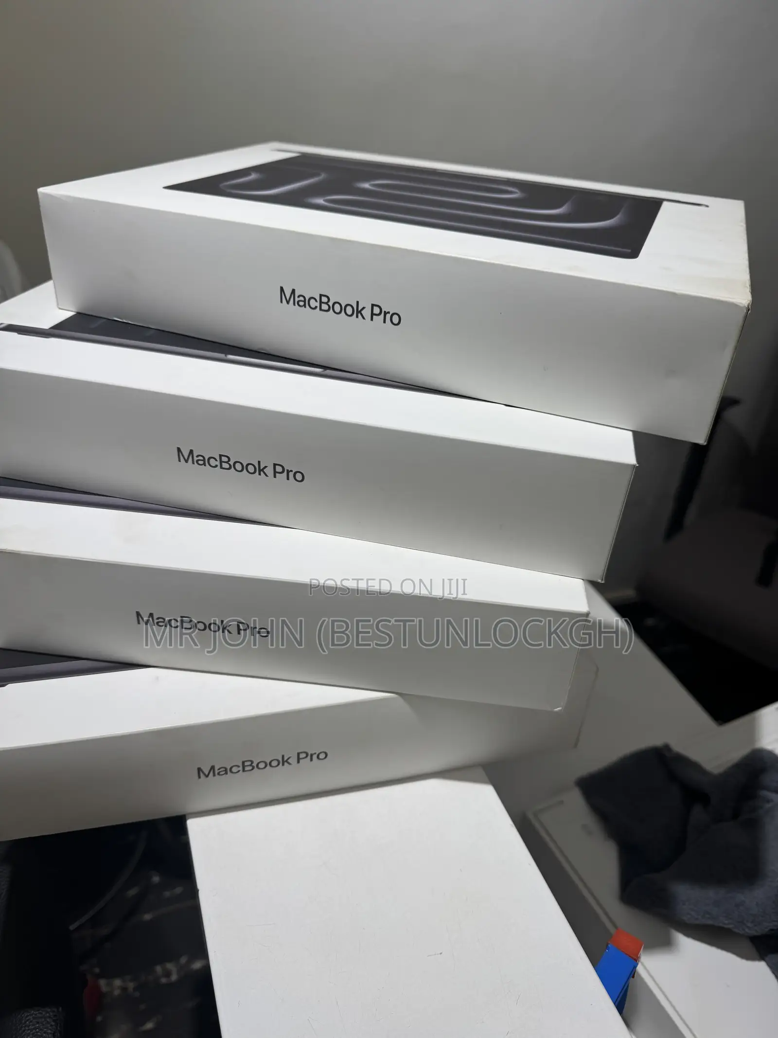 New Laptop Apple MacBook Pro 2025 M5 16GB Apple M5 SSD 512GB