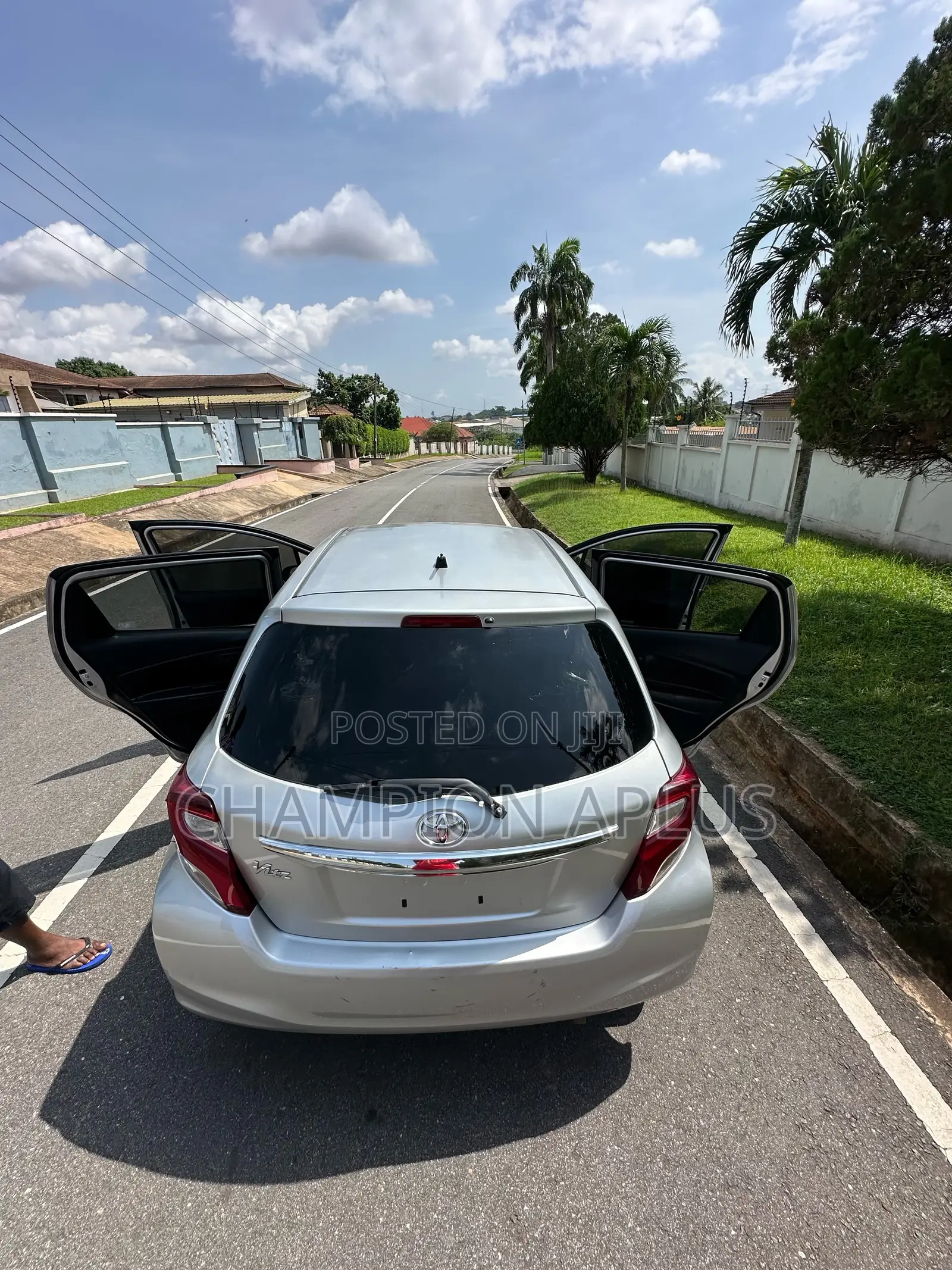 Toyota Vitz 1.3 AWD 3dr 2015 Gray