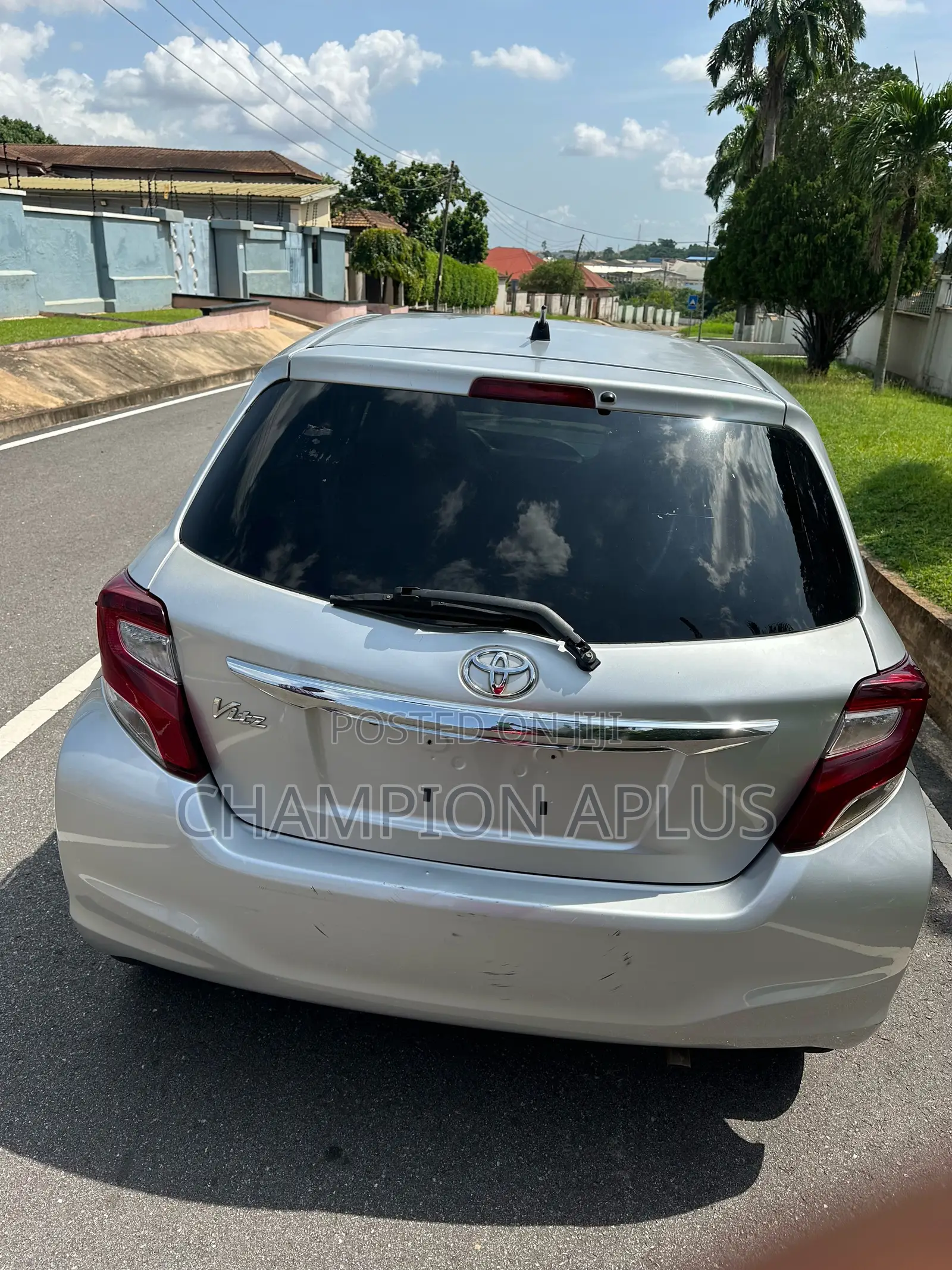 Toyota Vitz 1.3 AWD 3dr 2015 Gray