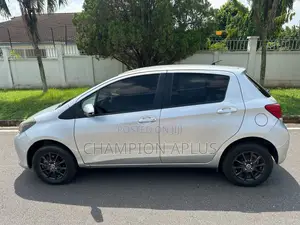 Toyota Vitz 1.3 AWD 3dr 2015 Gray