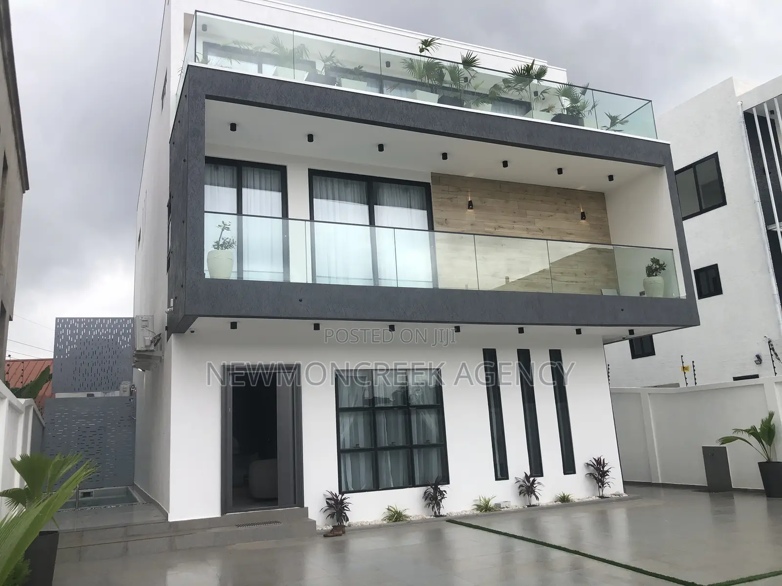 Furnished 5bdrm Duplex in With Pool East Legon, Accra Metropolitan