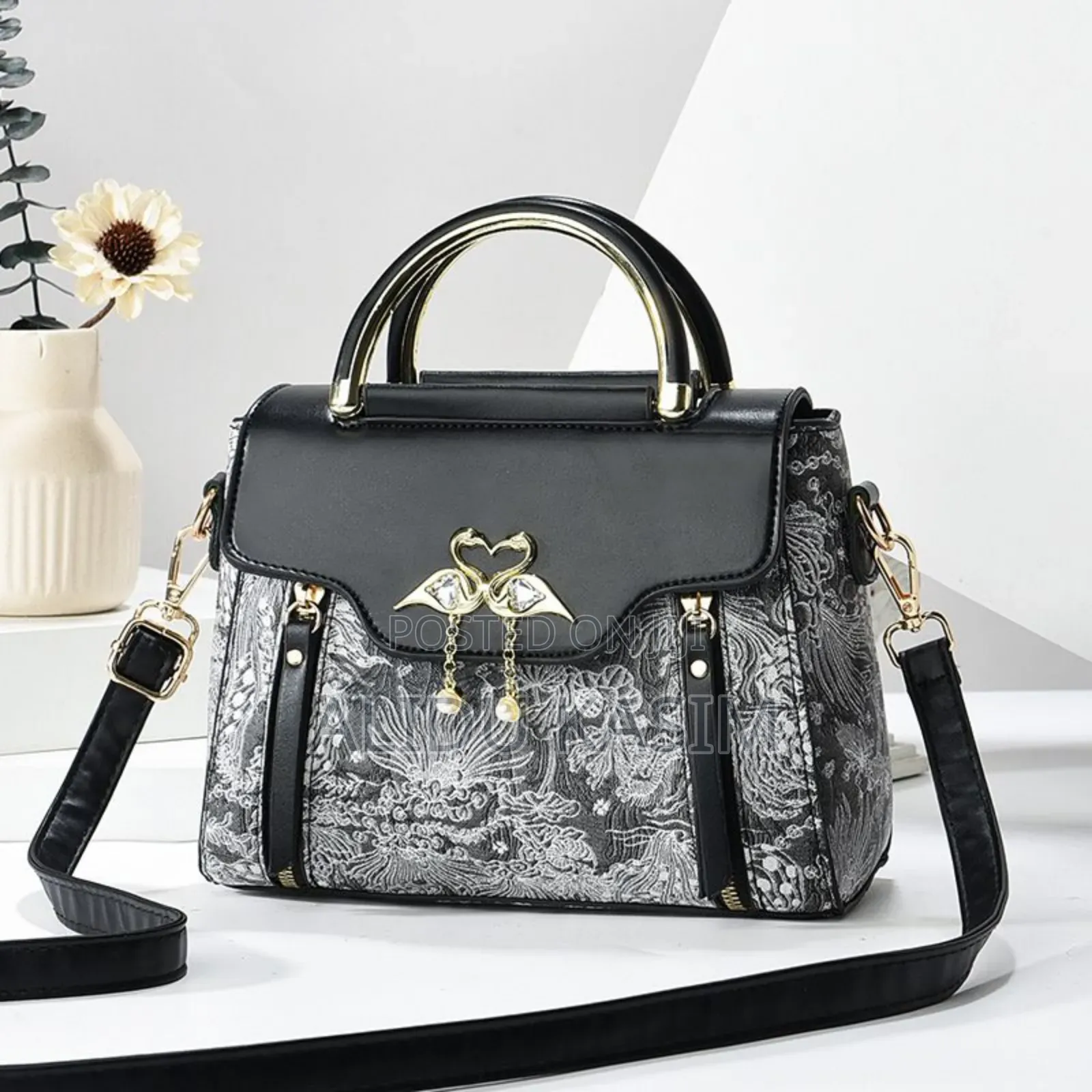 Luxurious Women Hand Bag