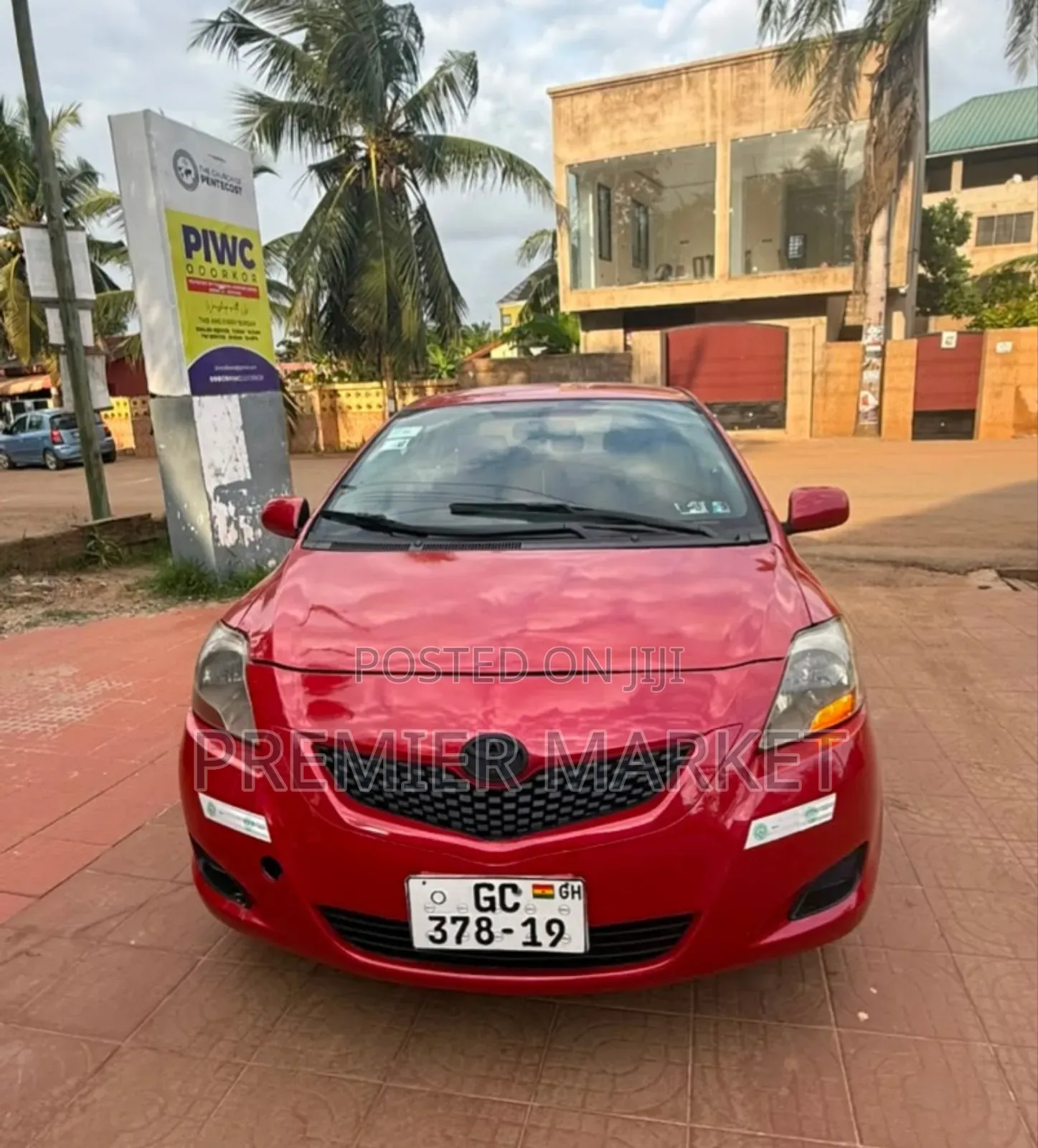 Toyota Yaris Base Sedan 4dr 2010 Red