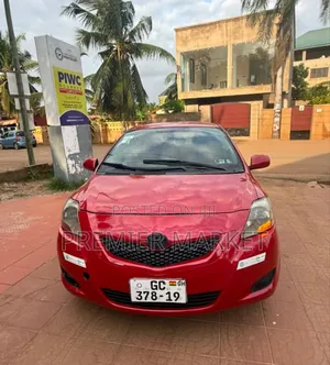 Toyota Yaris Base Sedan 4dr 2010 Red