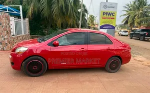 Toyota Yaris Base Sedan 4dr 2010 Red
