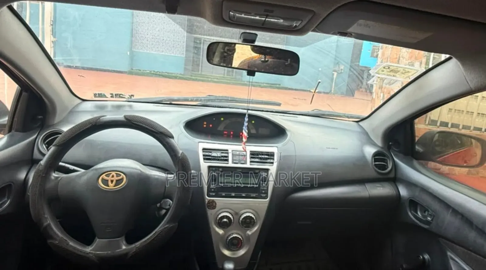 Toyota Yaris Base Sedan 4dr 2010 Red