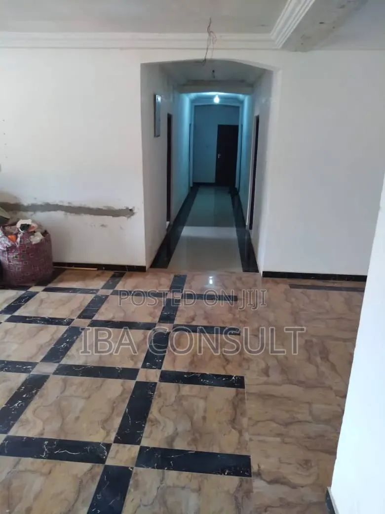 9bdrm House in Mayera, Pokuase for sale