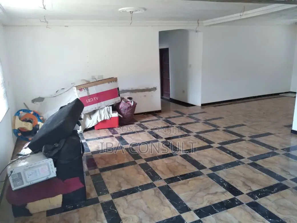 9bdrm House in Mayera, Pokuase for sale