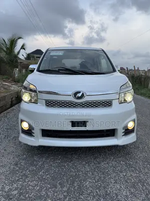 Toyota Voxy 2013 White