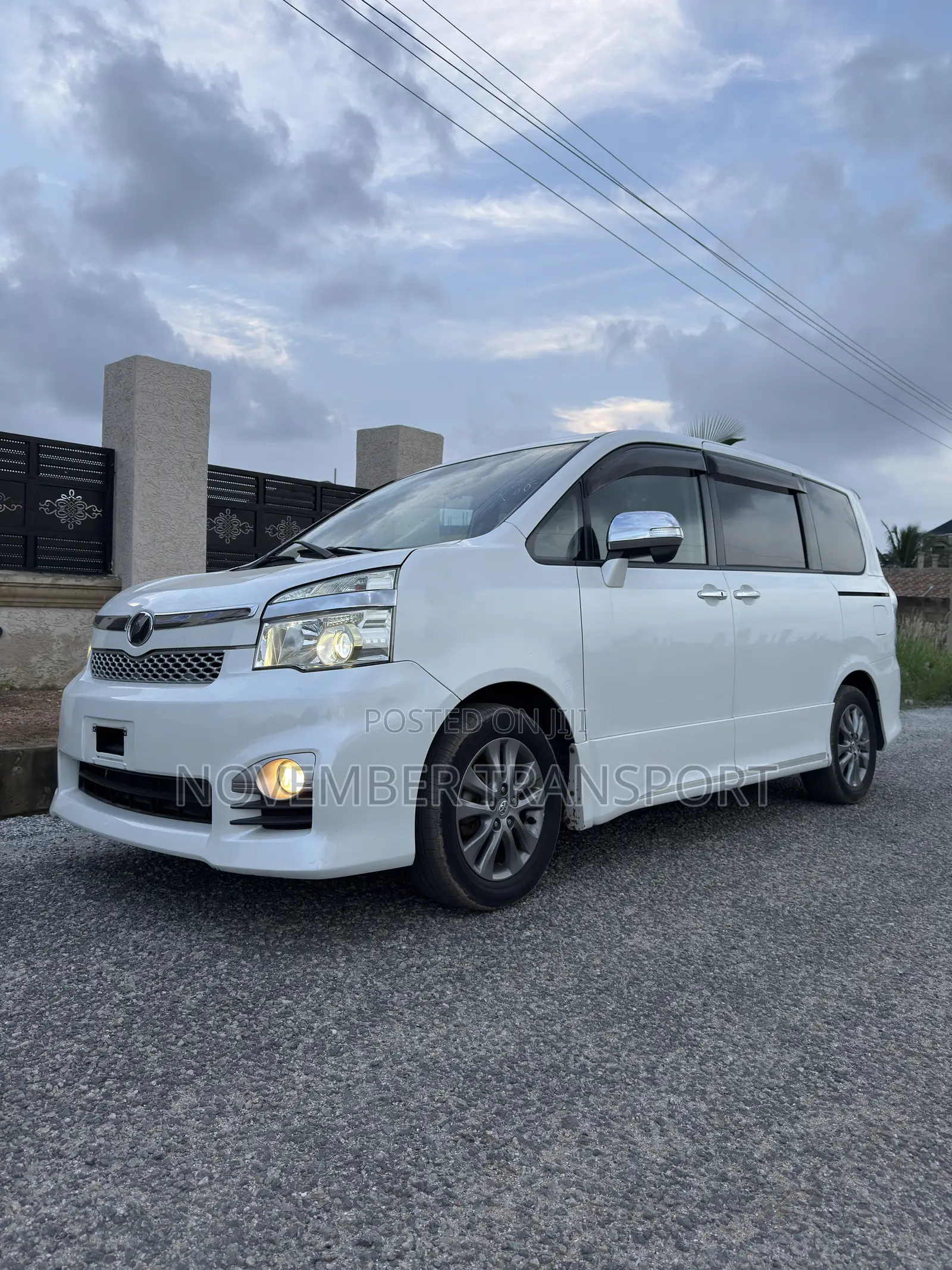 Toyota Voxy 2013 White