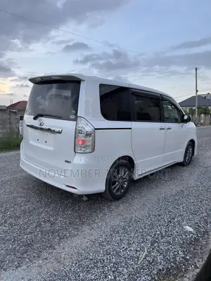 Toyota Voxy 2013 White
