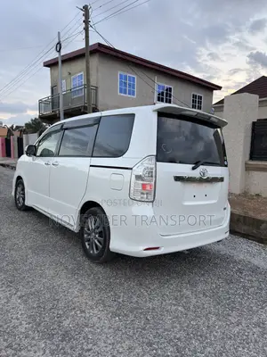 Toyota Voxy 2013 White