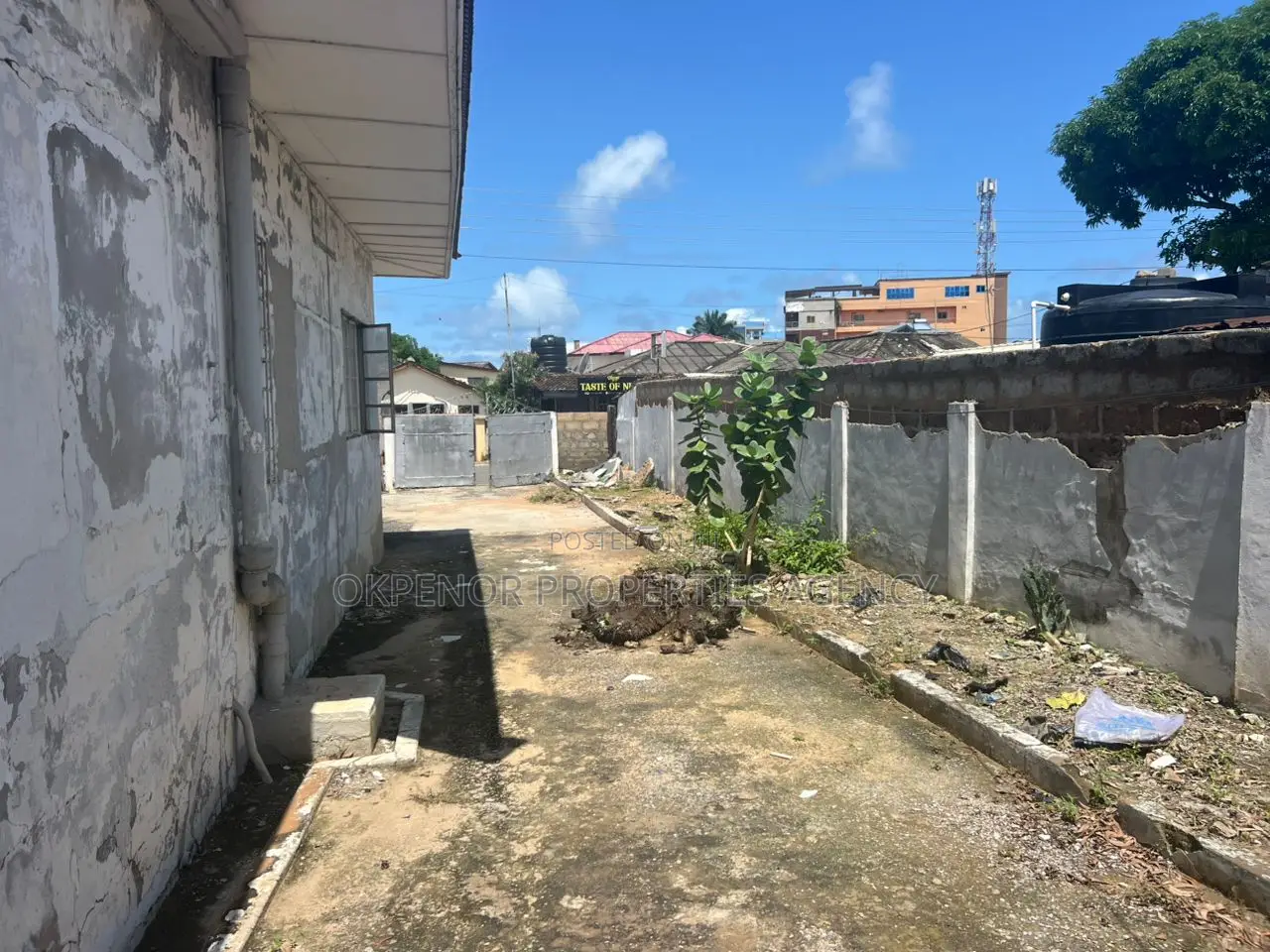 4bdrm House in Osu, Accra Metropolitan for sale