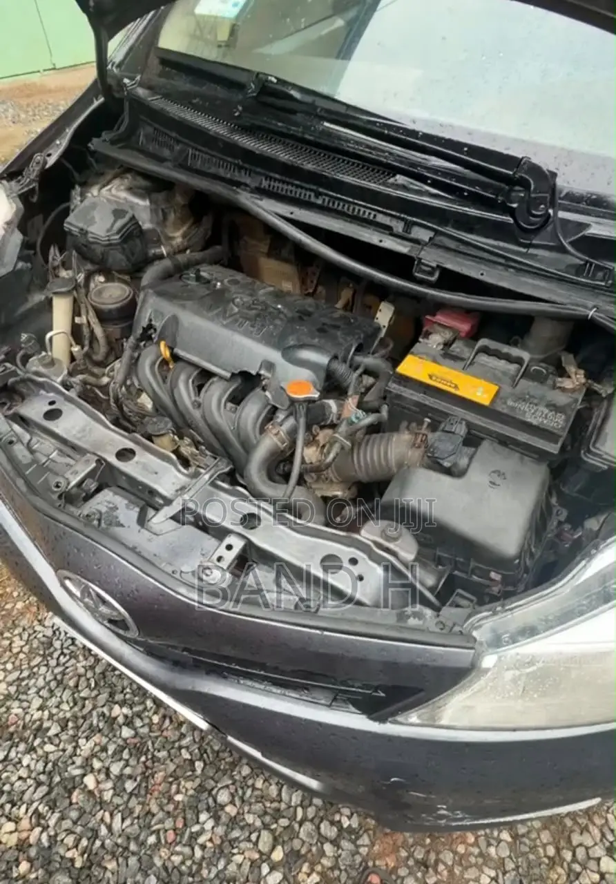 Toyota Yaris L Hatchback 5dr 2012 Gray