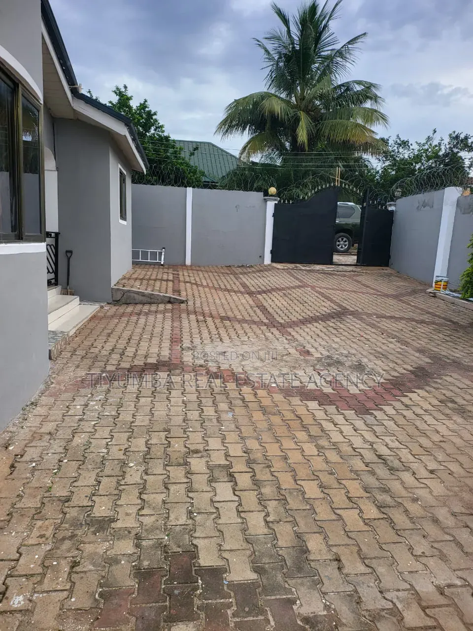 4bdrm House in Tantra Hills Accra., Ola Achool Area for rent